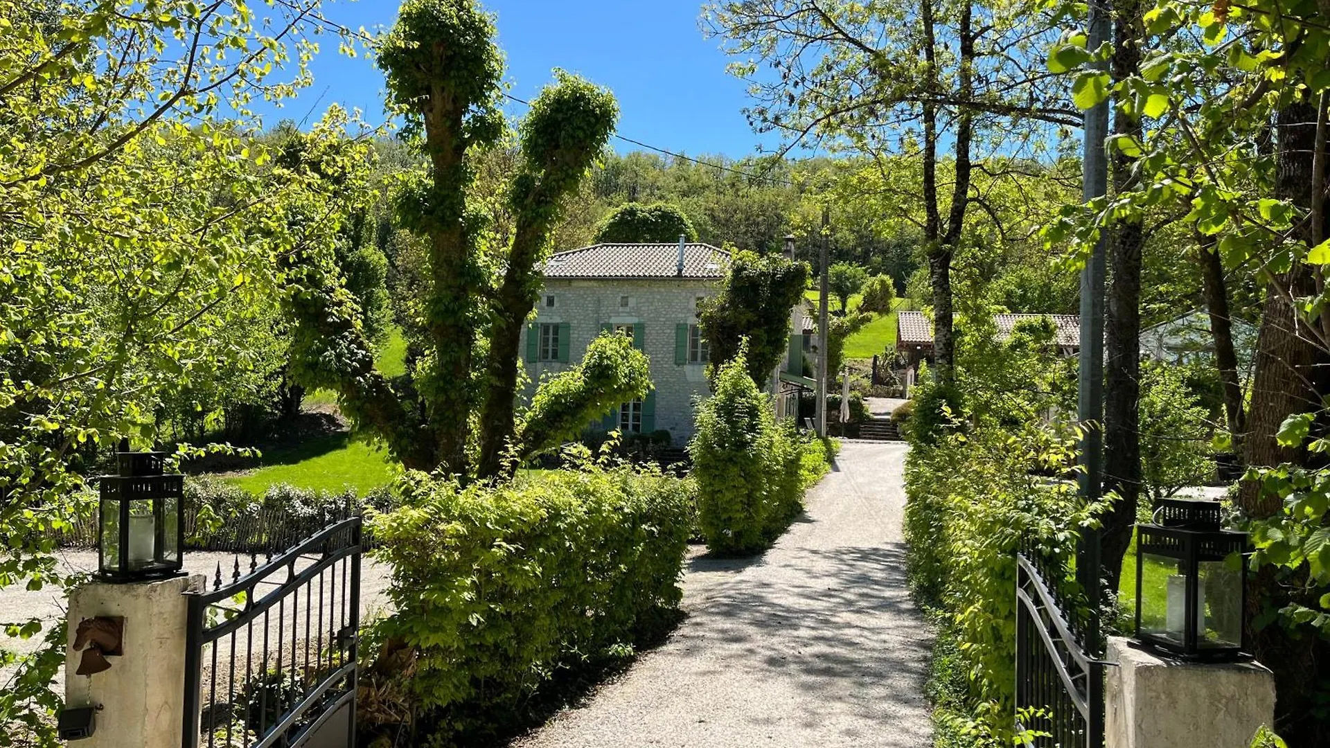 **** Couette-café B&B Culinaire La Mouline Belveze France